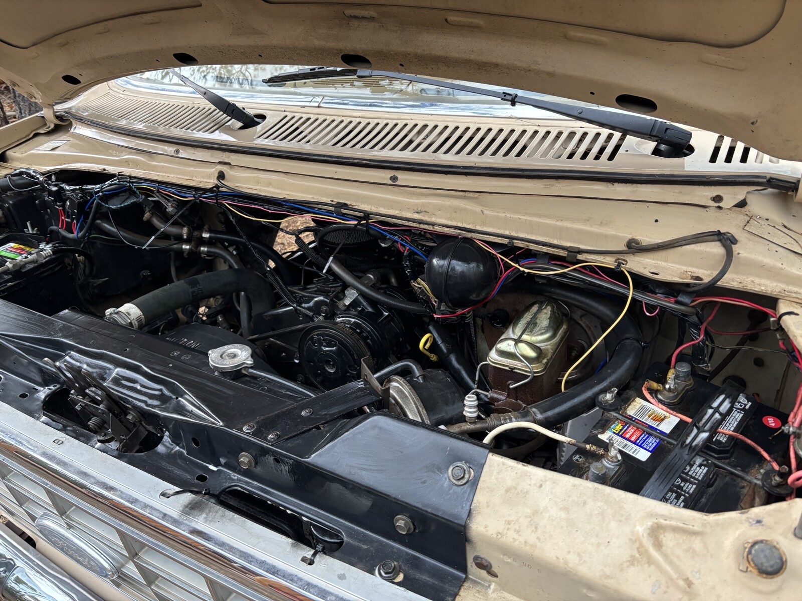 Ford-E-Series-Van-1984-18