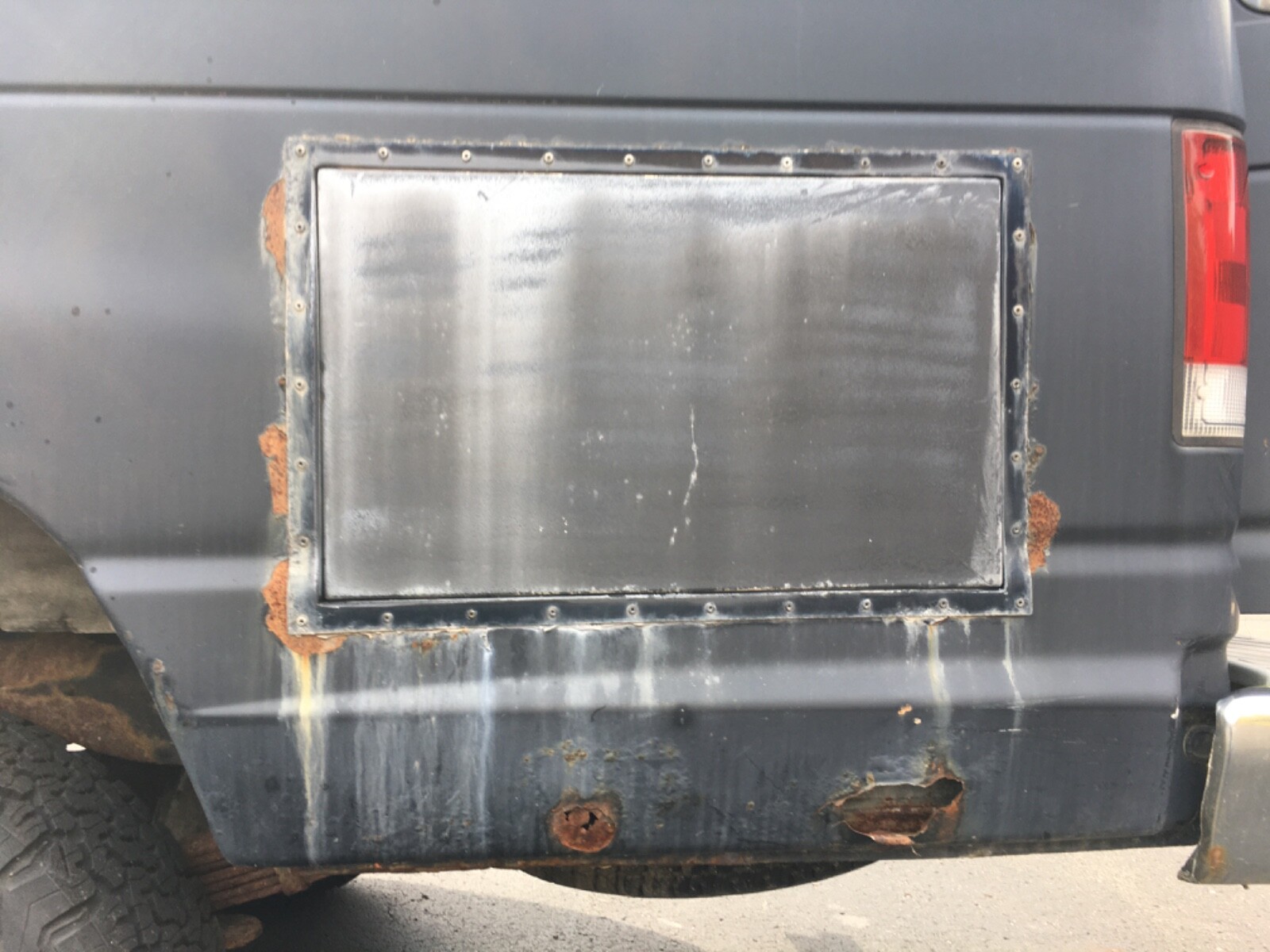Ford-E-Series-Van-1995-Extended-Passenger-Van-18