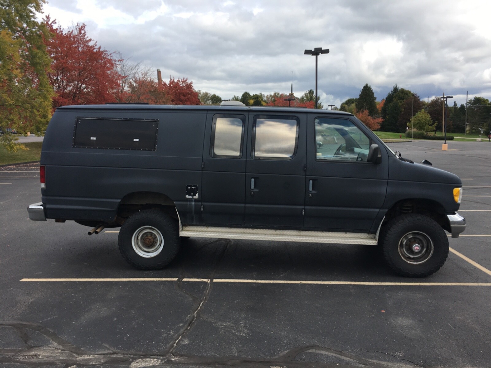 Ford-E-Series-Van-1995-Extended-Passenger-Van-2