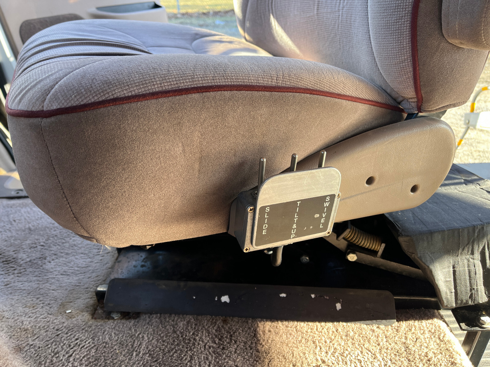 Ford-E-Series-Van-1995-Standard-Passenger-Van-15