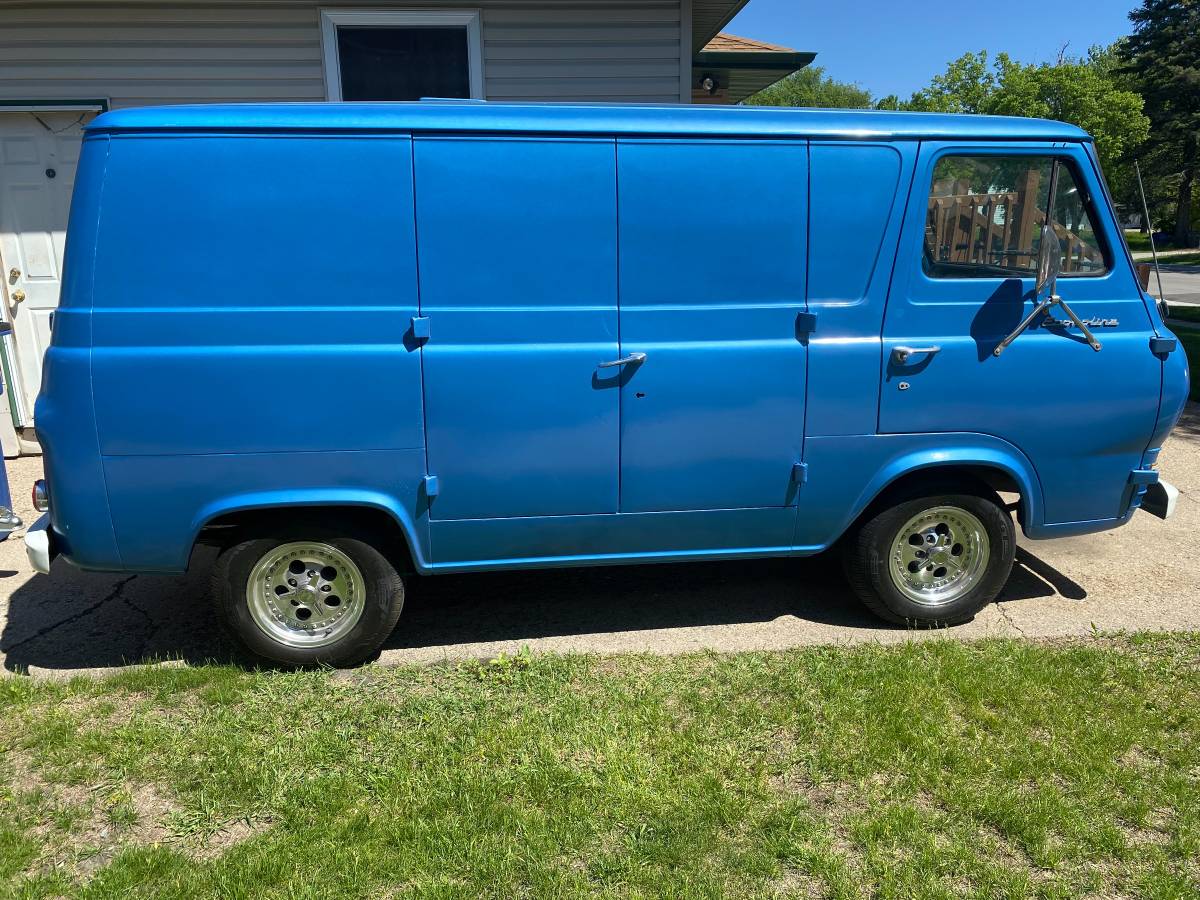 Ford-E100-econoline-1967-blue-2