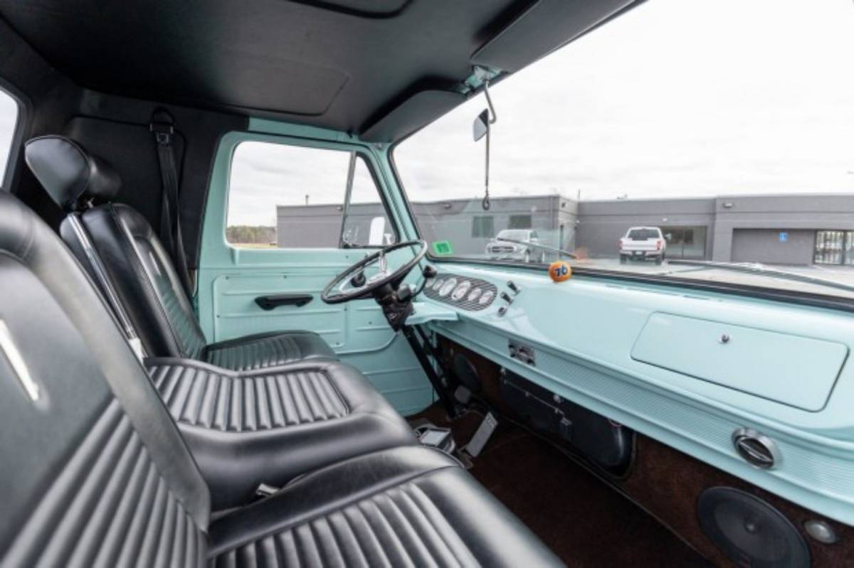 Ford-Econoline-1966-custom-3