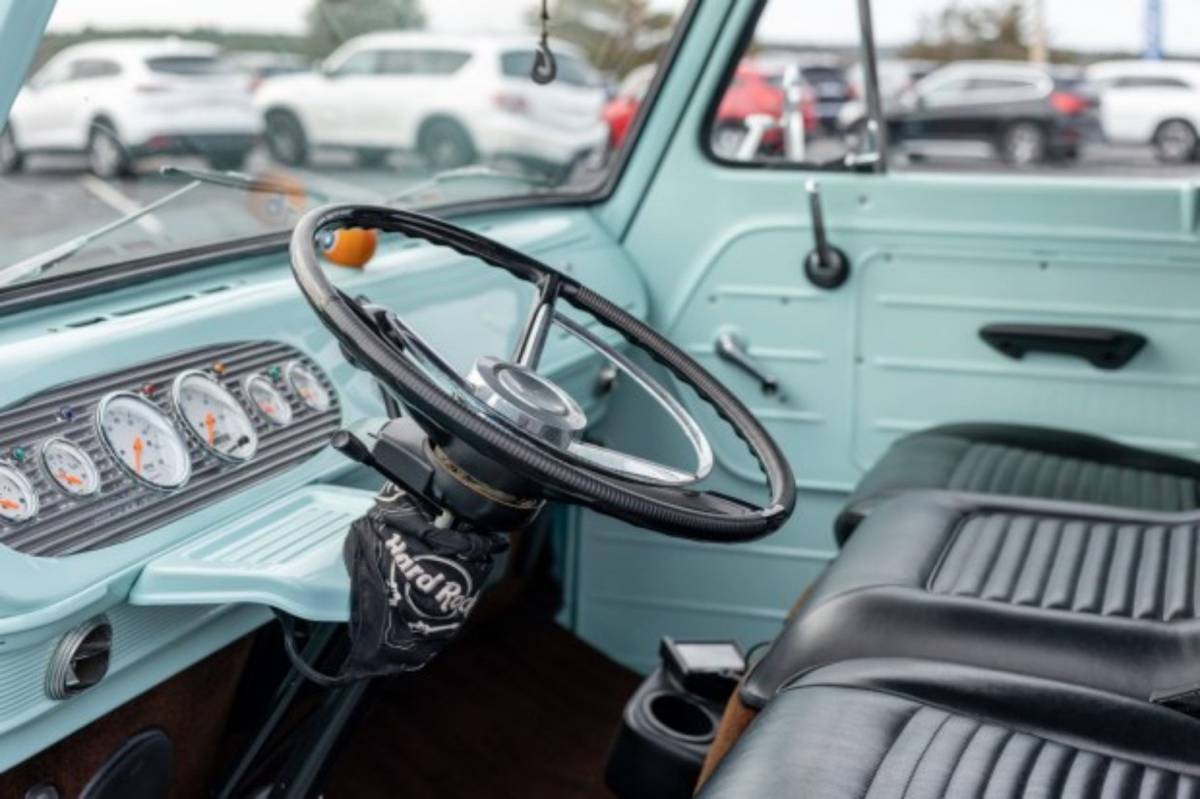 Ford-Econoline-1966-custom-4