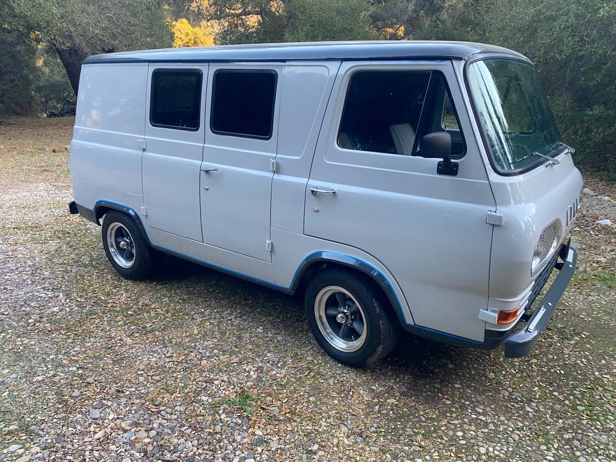 Ford-Econoline-1967-grey-1