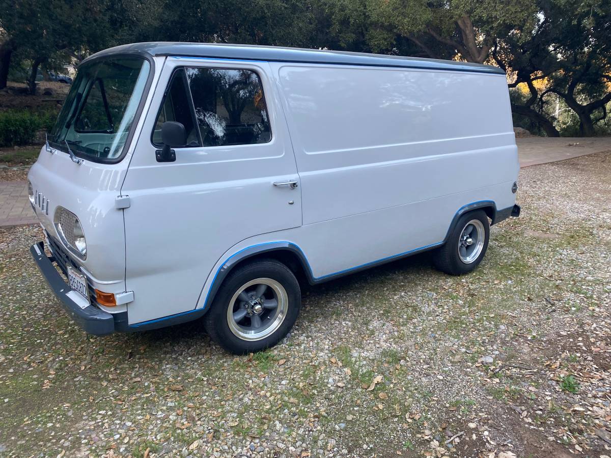 Ford-Econoline-1967-grey-3