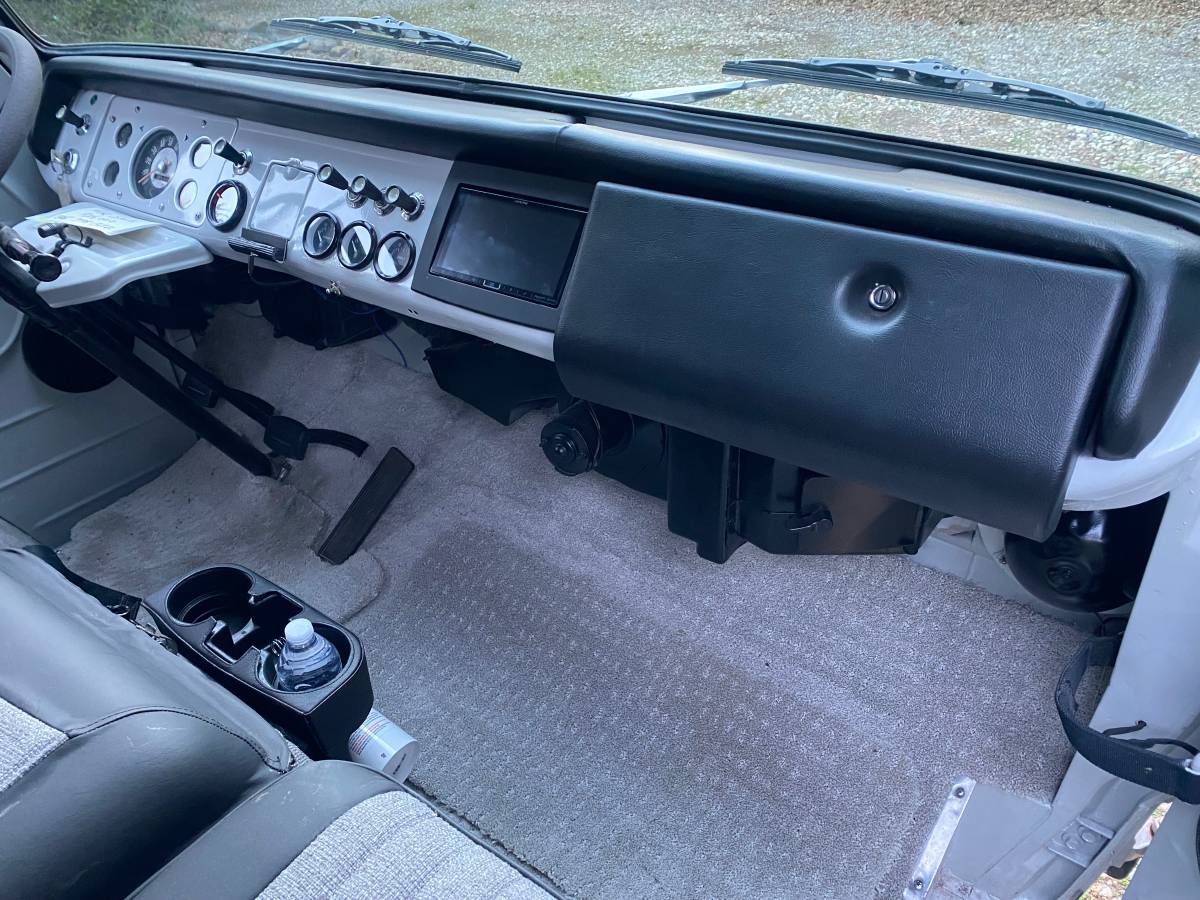 Ford-Econoline-1967-grey-8