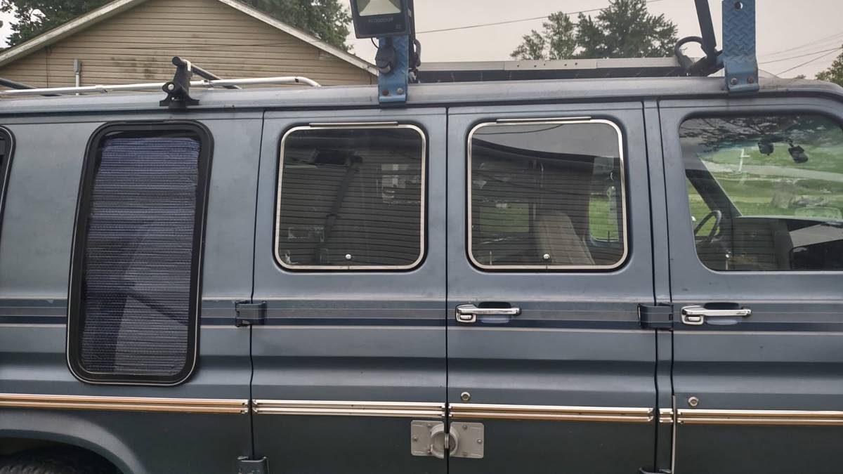 Ford Econoline  1986 brown