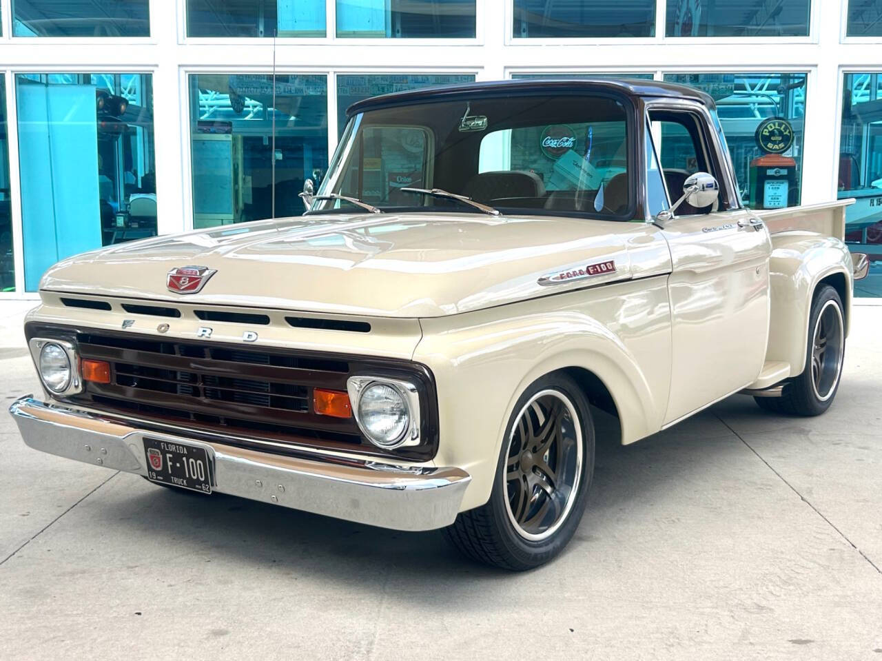 Ford F-100 1962 Pickup Truck