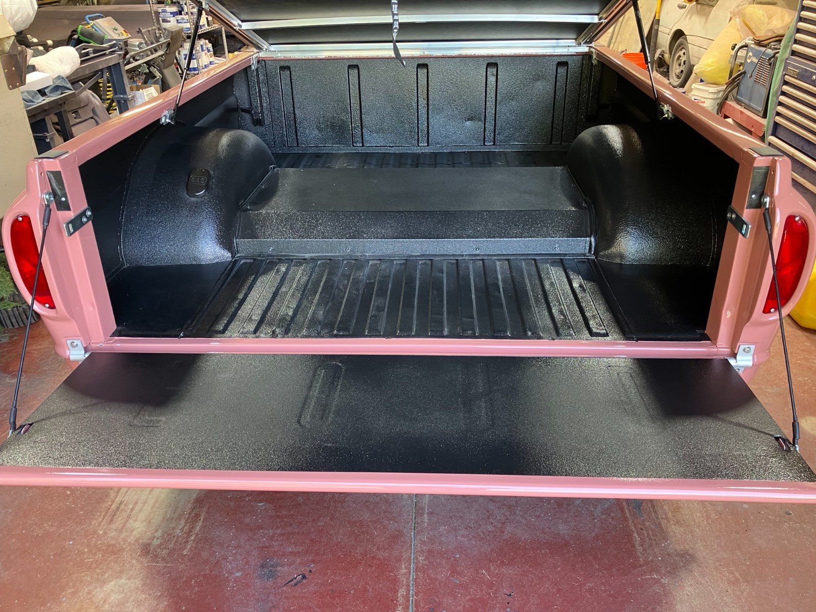 Ford-F-100-1962-short-bed-pick-up-11
