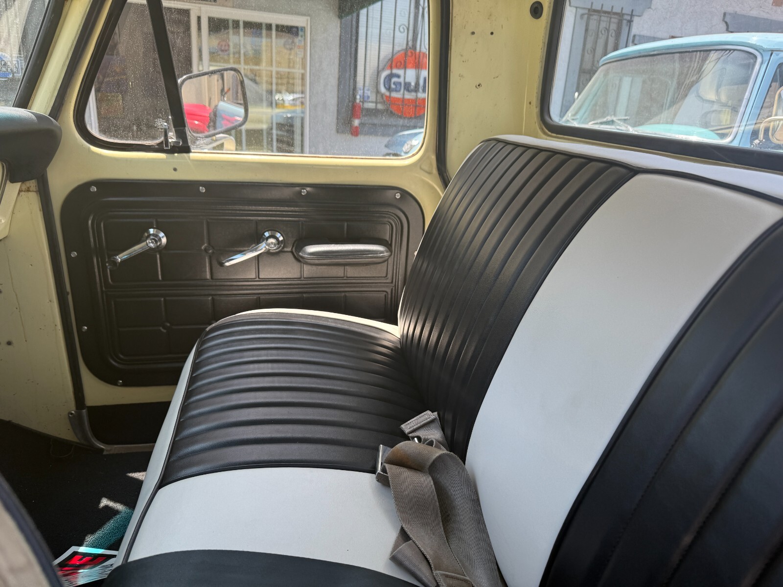 Ford-F-100-1967-Standard-Cab-Pickup-12