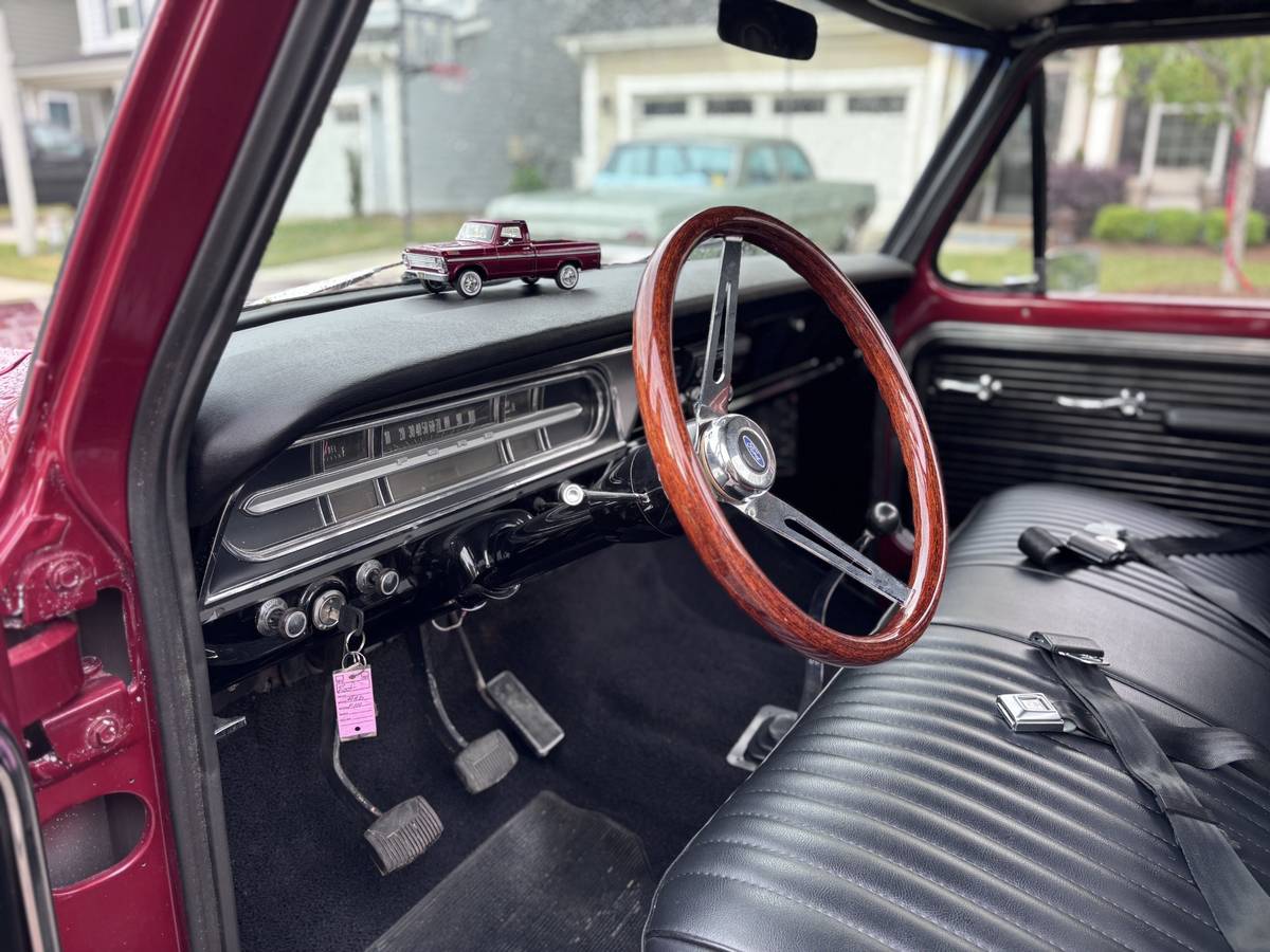 Ford-F-100-1967-custom-8