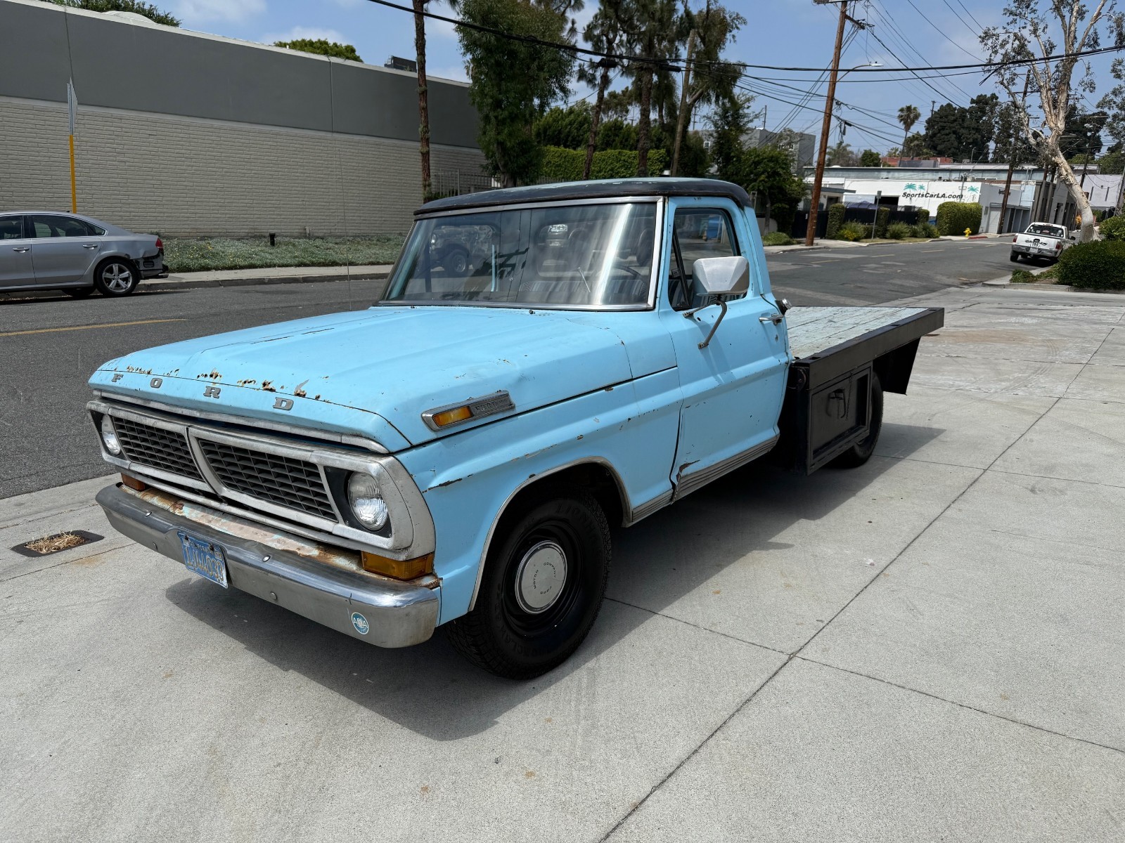 Ford-F-100-1970-Flatbed-Pickup-2