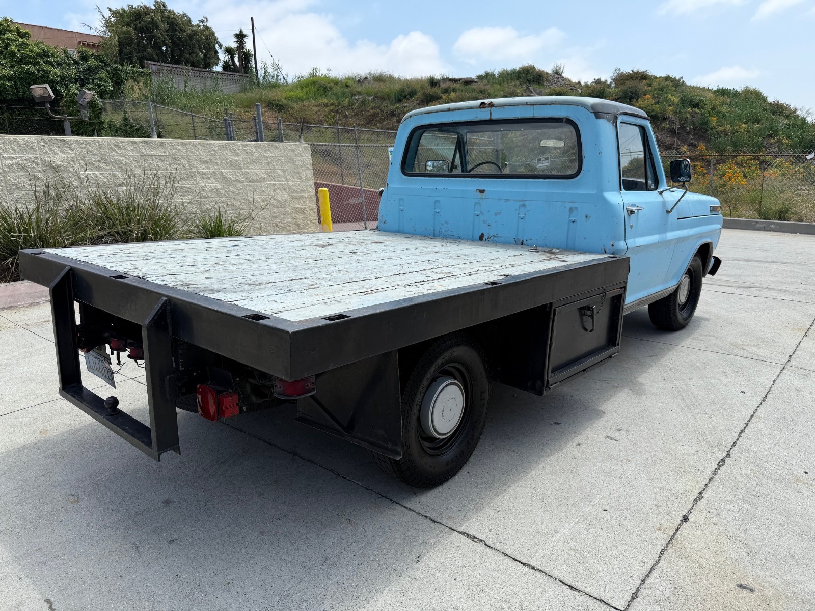 Ford-F-100-1970-Flatbed-Pickup-5