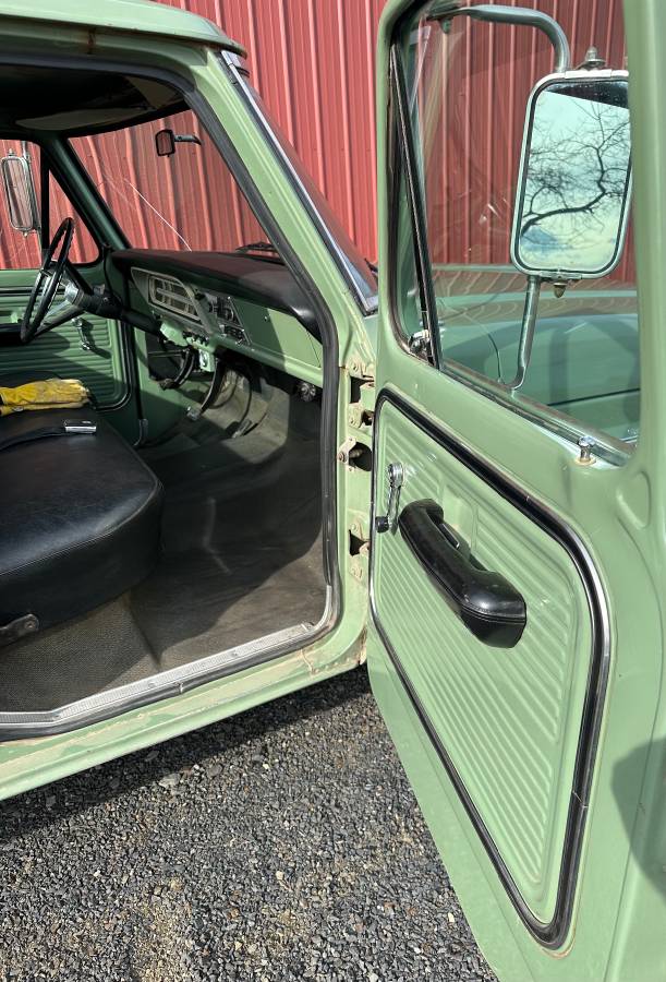 Ford-F-100-farm-amp-ranch-special-1969-green-12