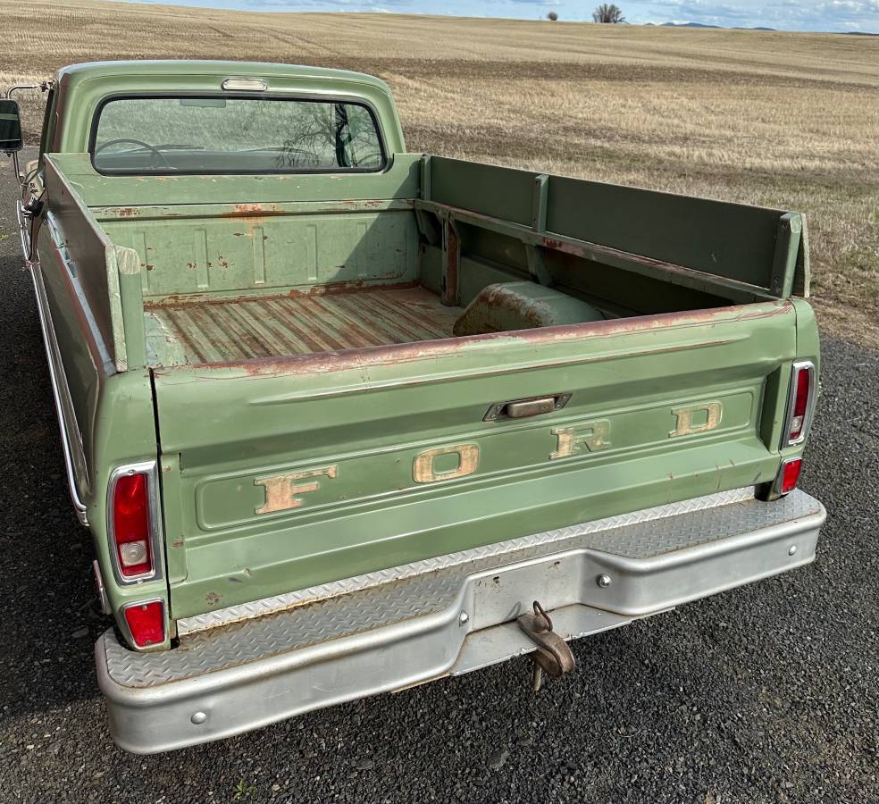 Ford-F-100-farm-amp-ranch-special-1969-green-8