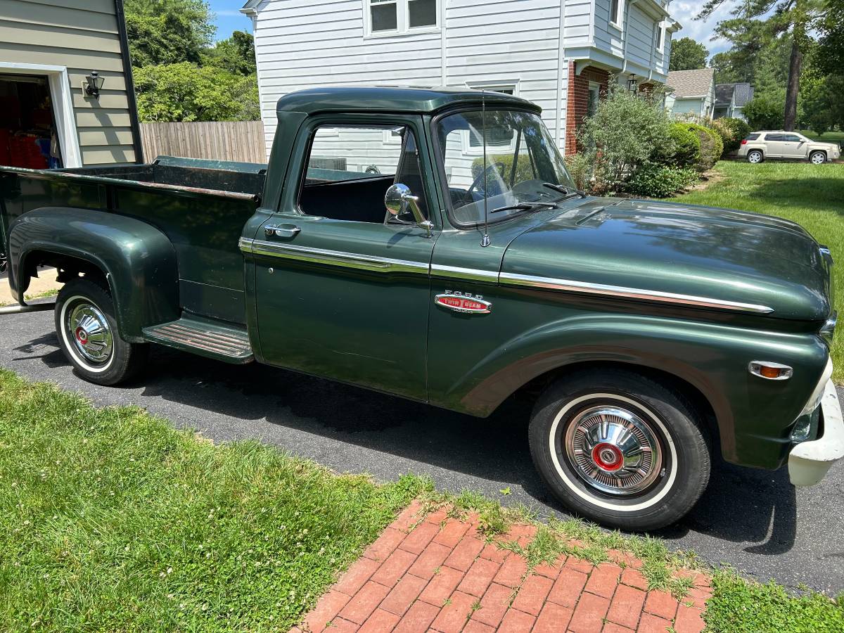 Ford F-100 stepside  1966 green