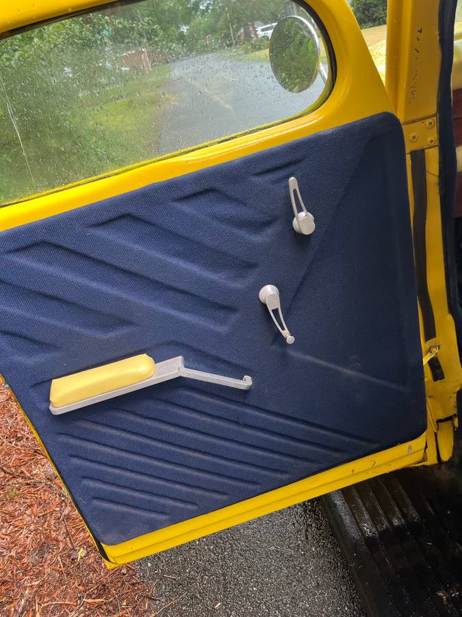 Ford-F-150-1946-yellow-23