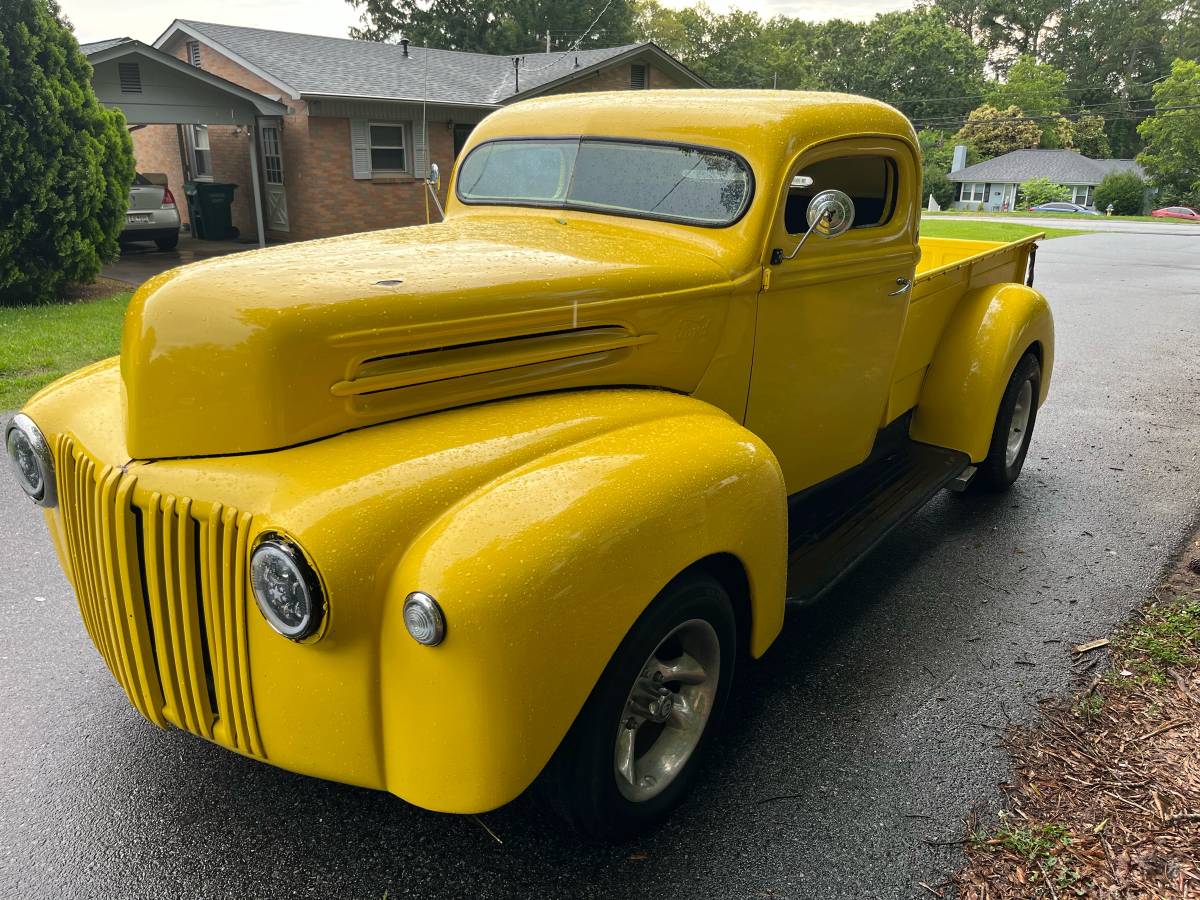 Ford F-150  1946 yellow