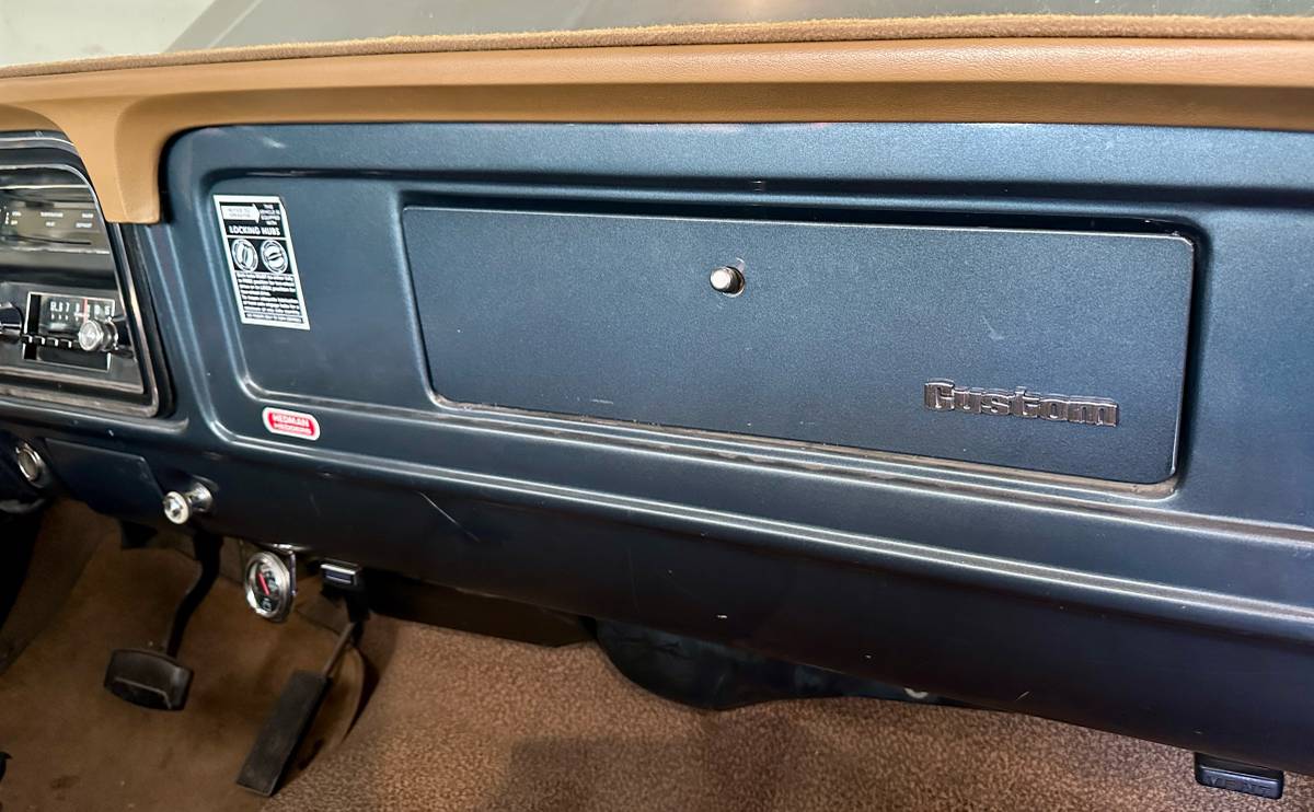 Ford-F-150-1976-custom-11