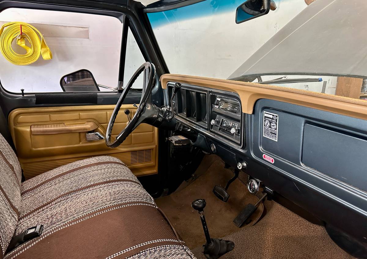 Ford-F-150-1976-custom-12