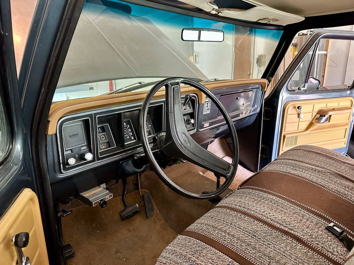 Ford-F-150-1976-custom-13