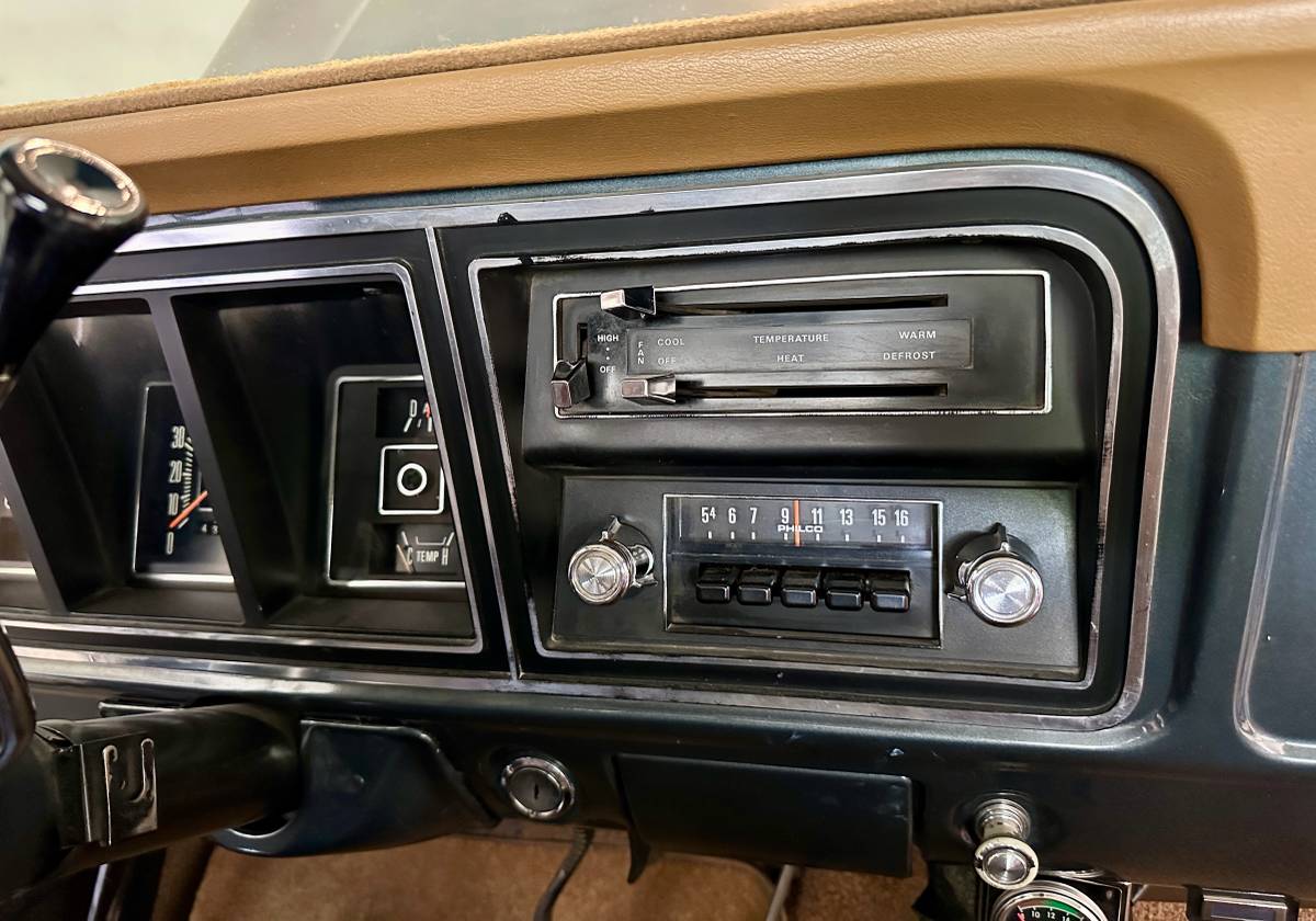 Ford-F-150-1976-custom-17