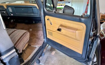 Ford-F-150-1976-custom-9