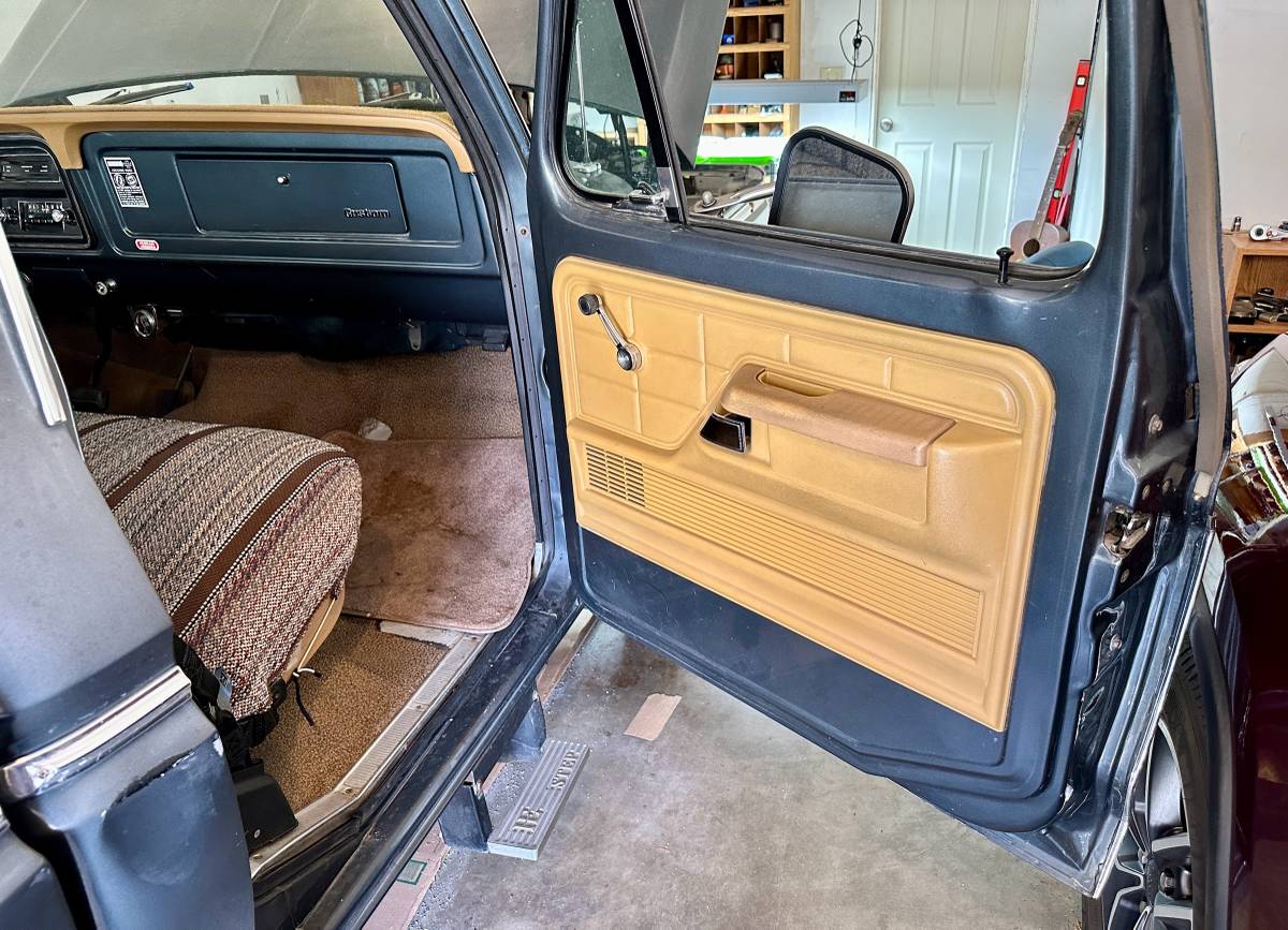 Ford-F-150-1976-custom-9