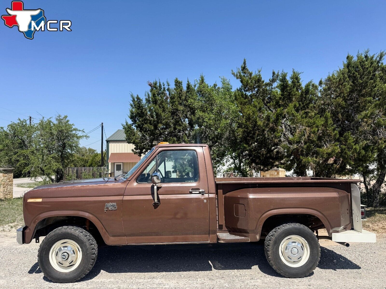 Ford-F-150-1983-Standard-Cab-Pickup-3
