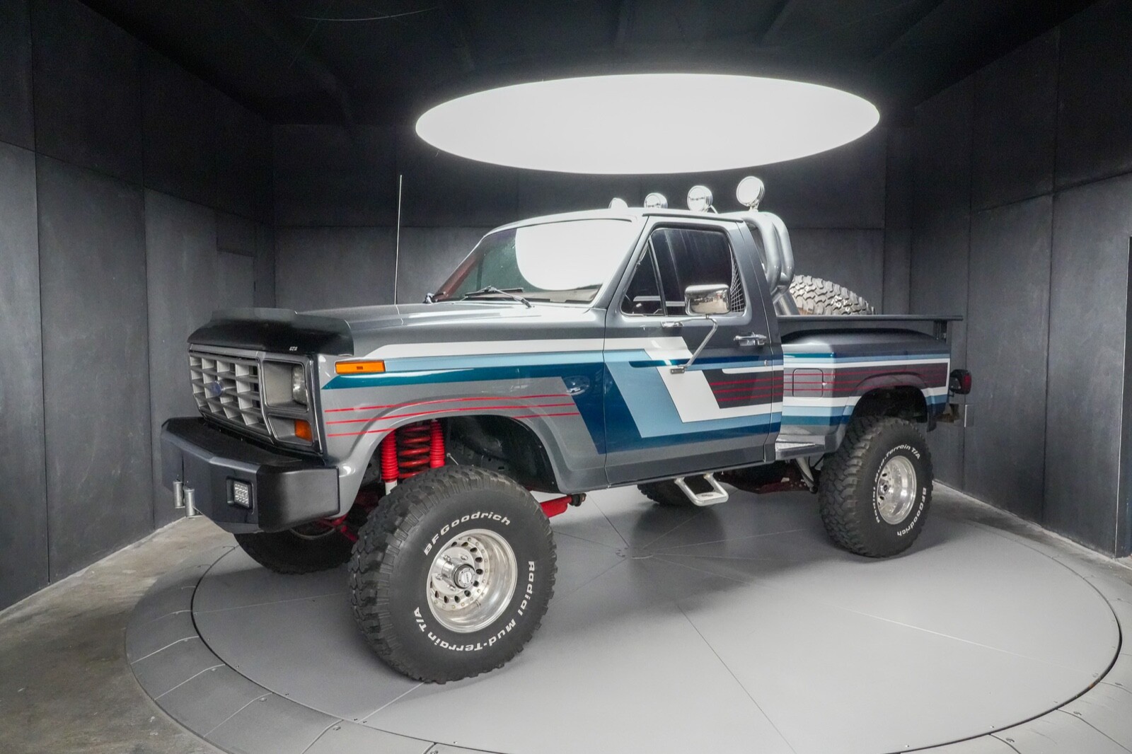 Ford-F-150-1983-Truck-1