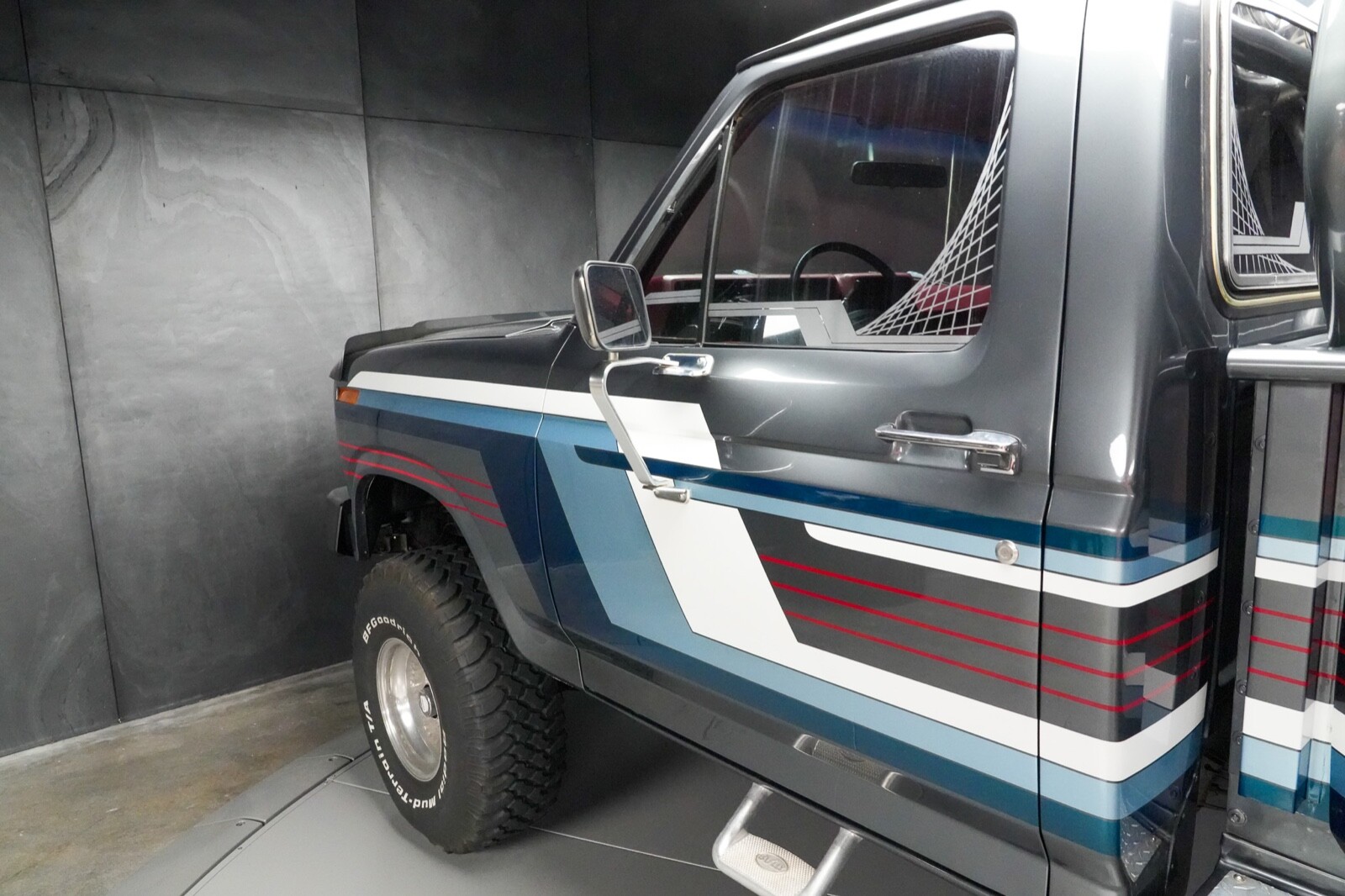 Ford-F-150-1983-Truck-13