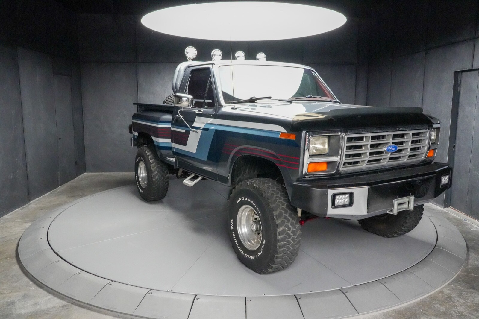 Ford-F-150-1983-Truck-28