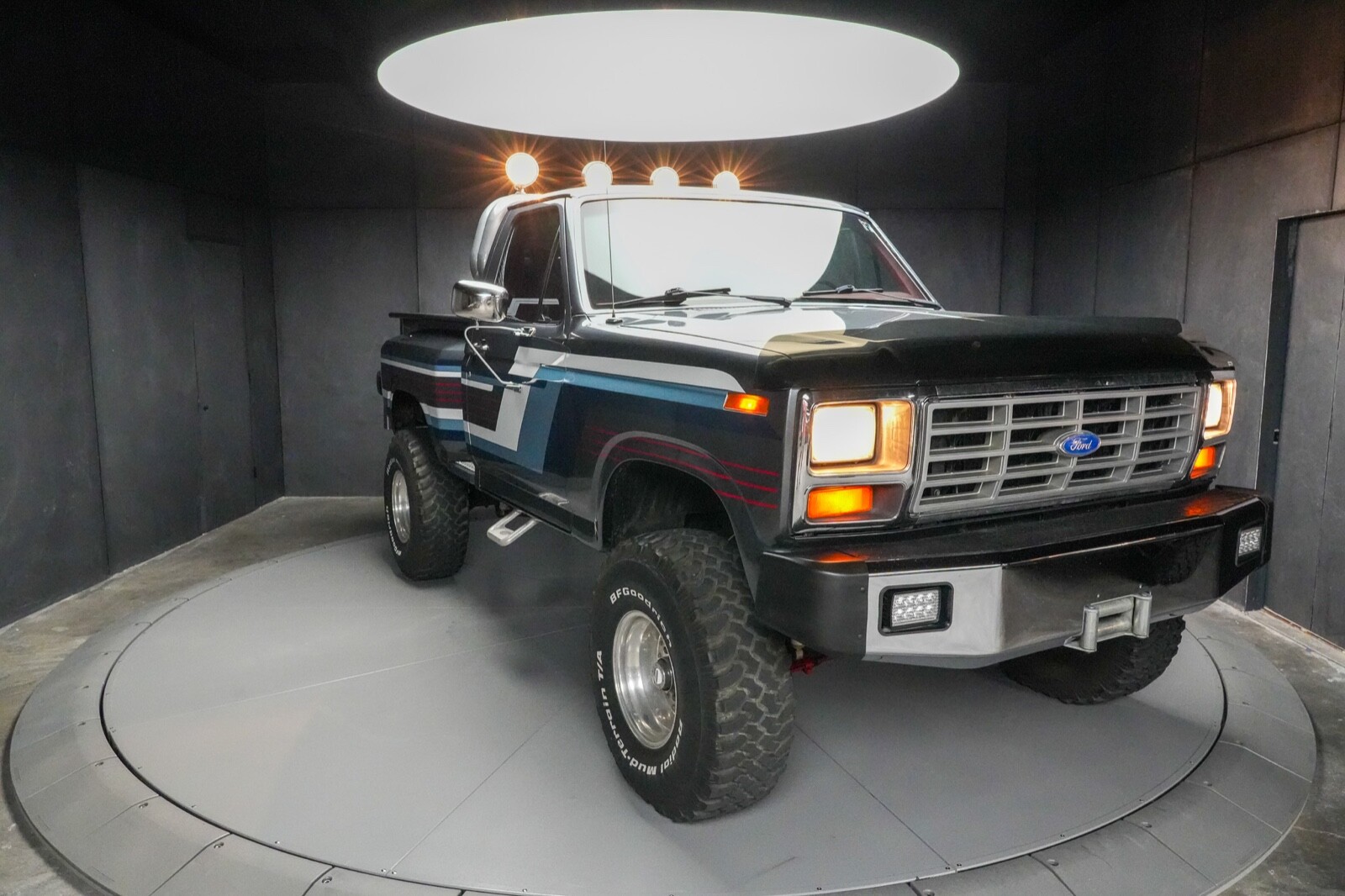 Ford-F-150-1983-Truck-29