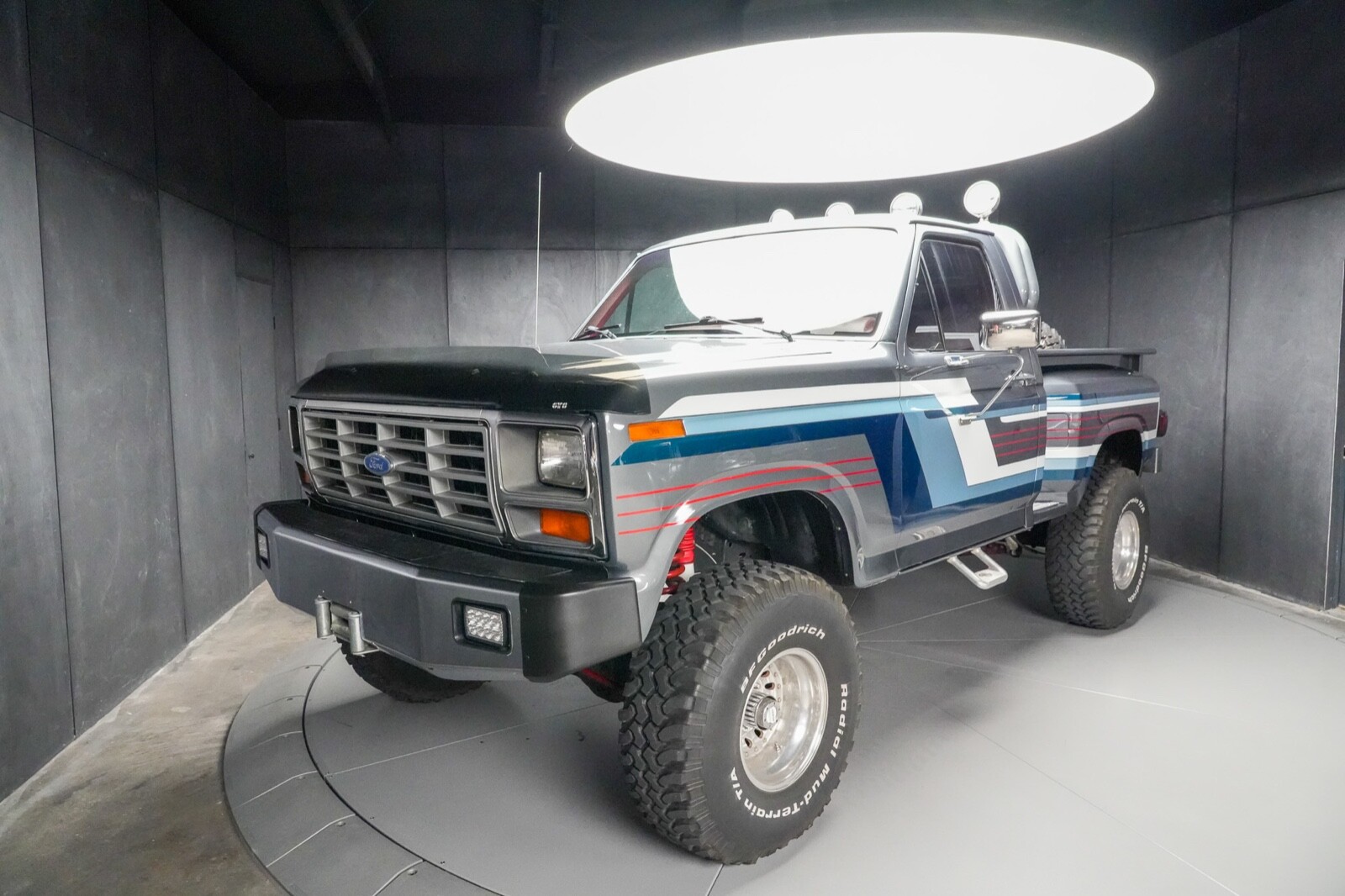 Ford-F-150-1983-Truck-3