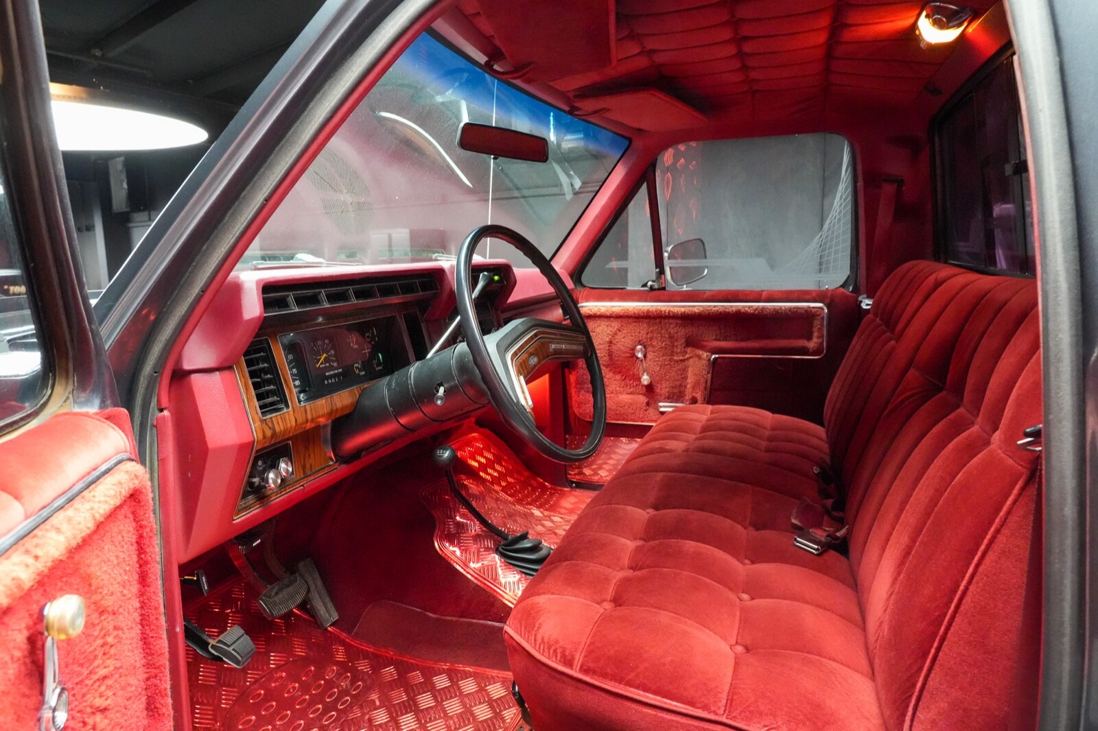 Ford-F-150-1983-Truck-35