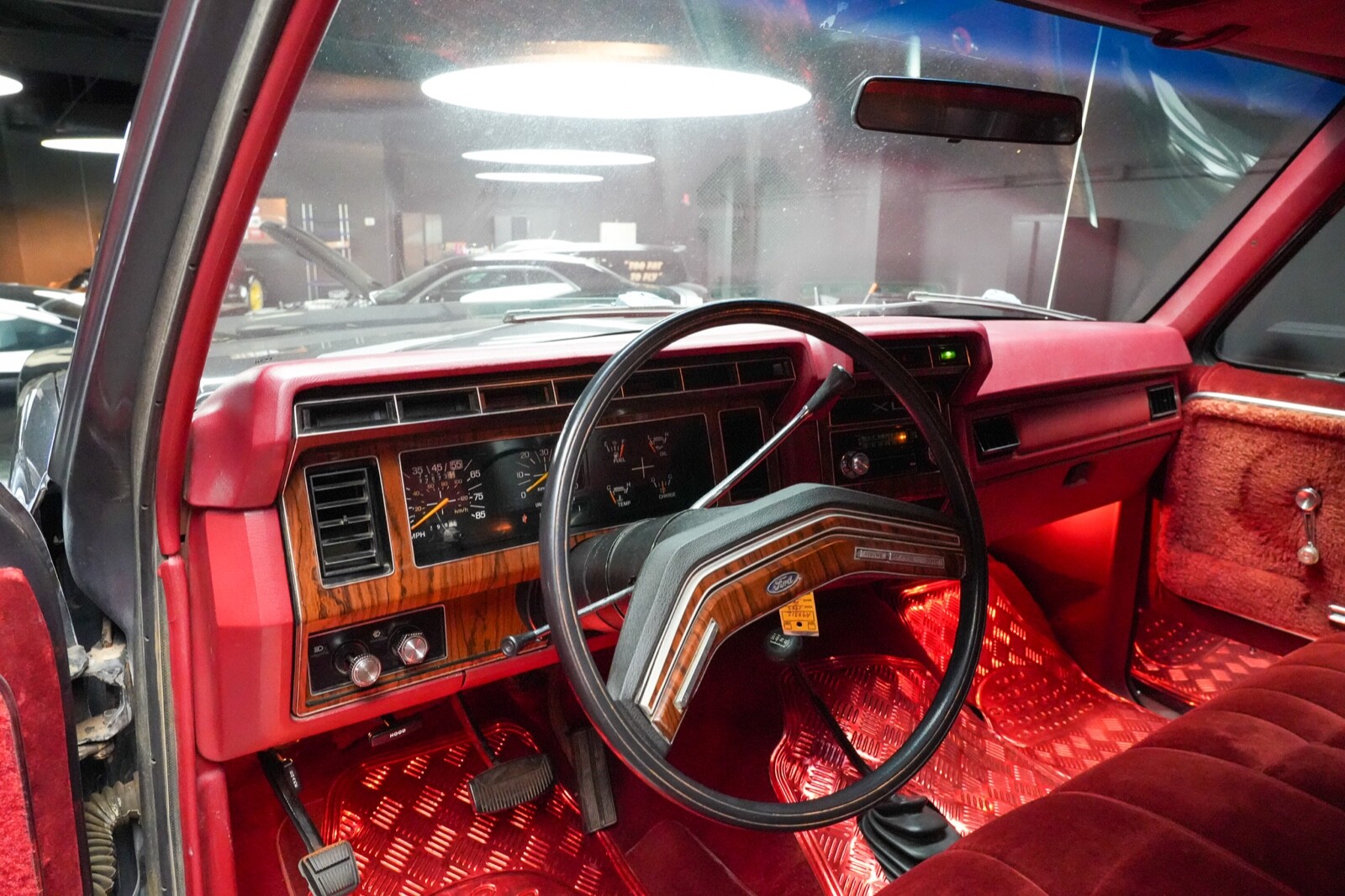 Ford-F-150-1983-Truck-37