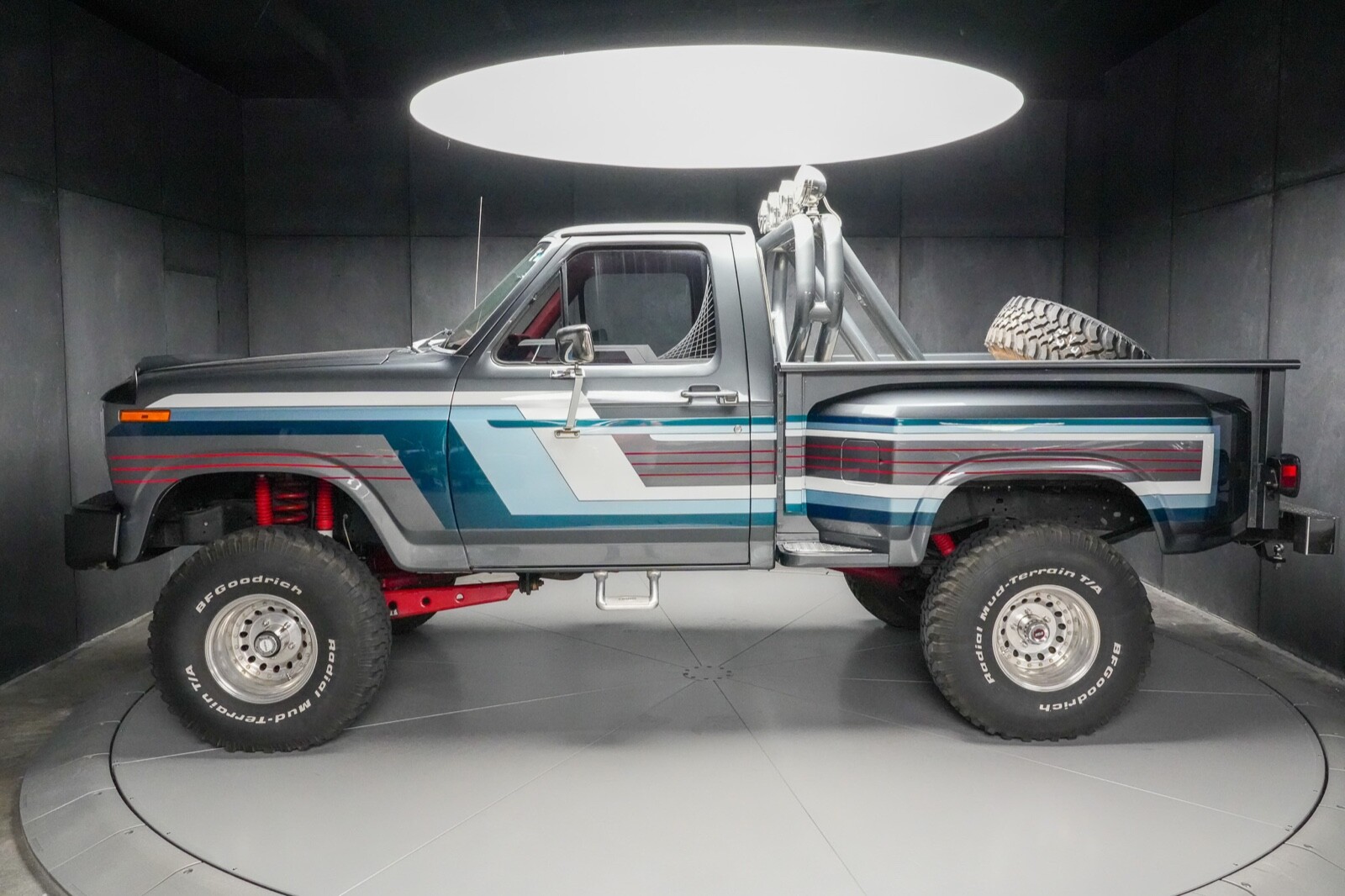 Ford-F-150-1983-Truck-4