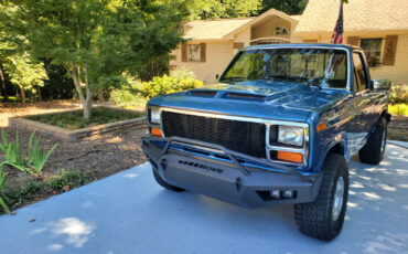 Ford-F-150-1984-Pickup-Truck-1