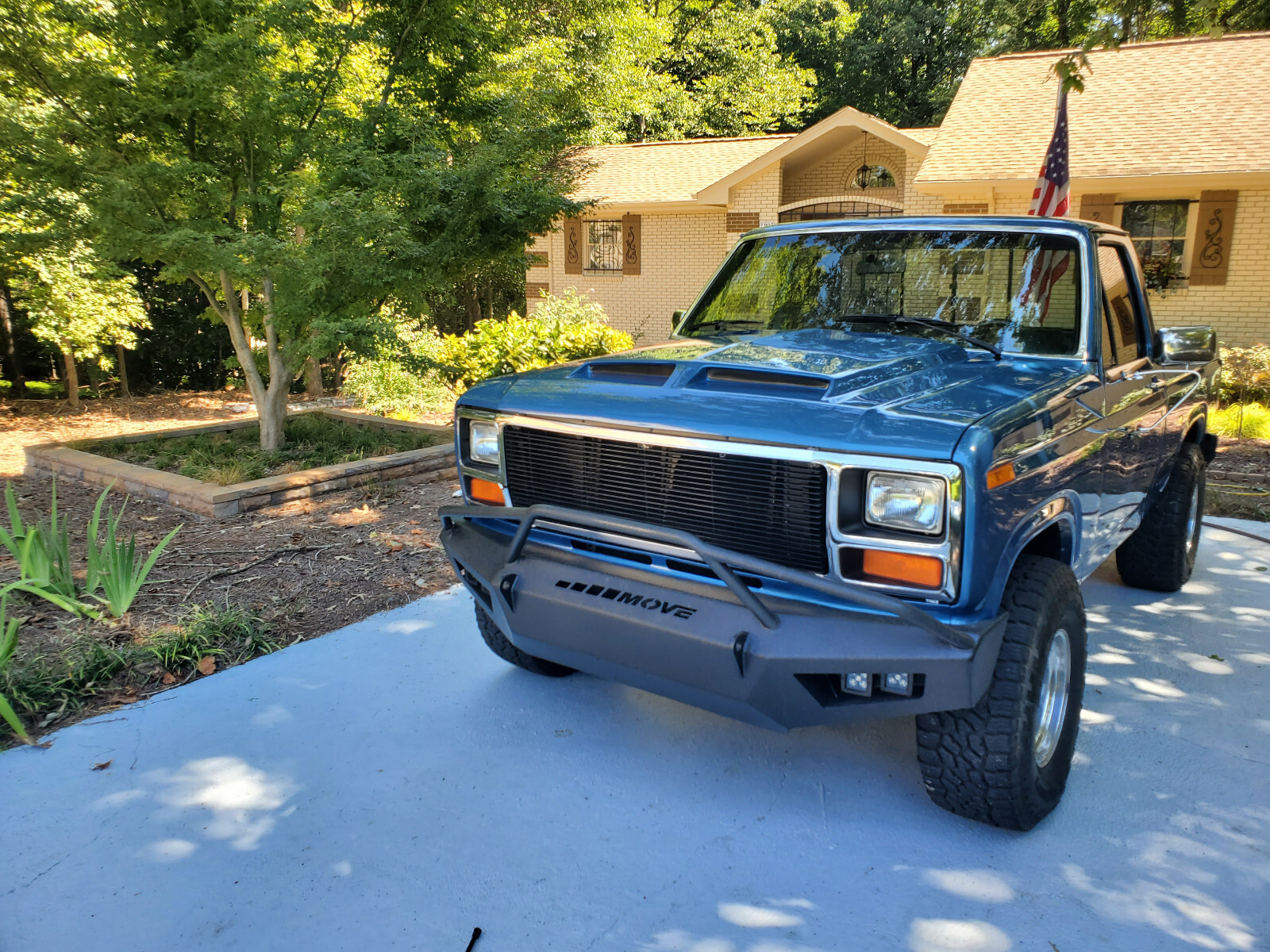 Ford-F-150-1984-Pickup-Truck-1