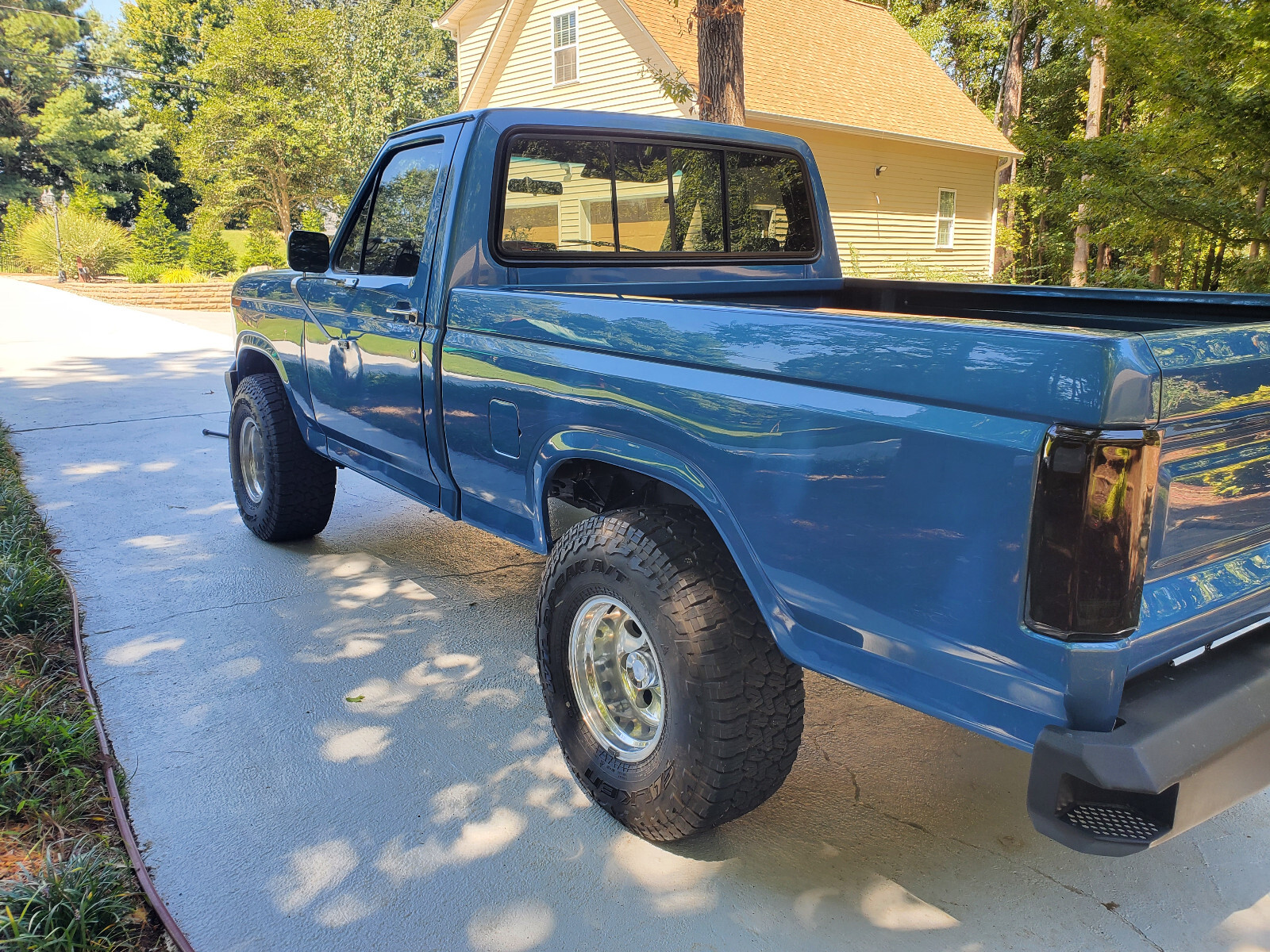 Ford-F-150-1984-Pickup-Truck-16