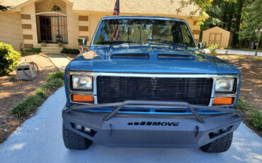 Ford-F-150-1984-Pickup-Truck-2