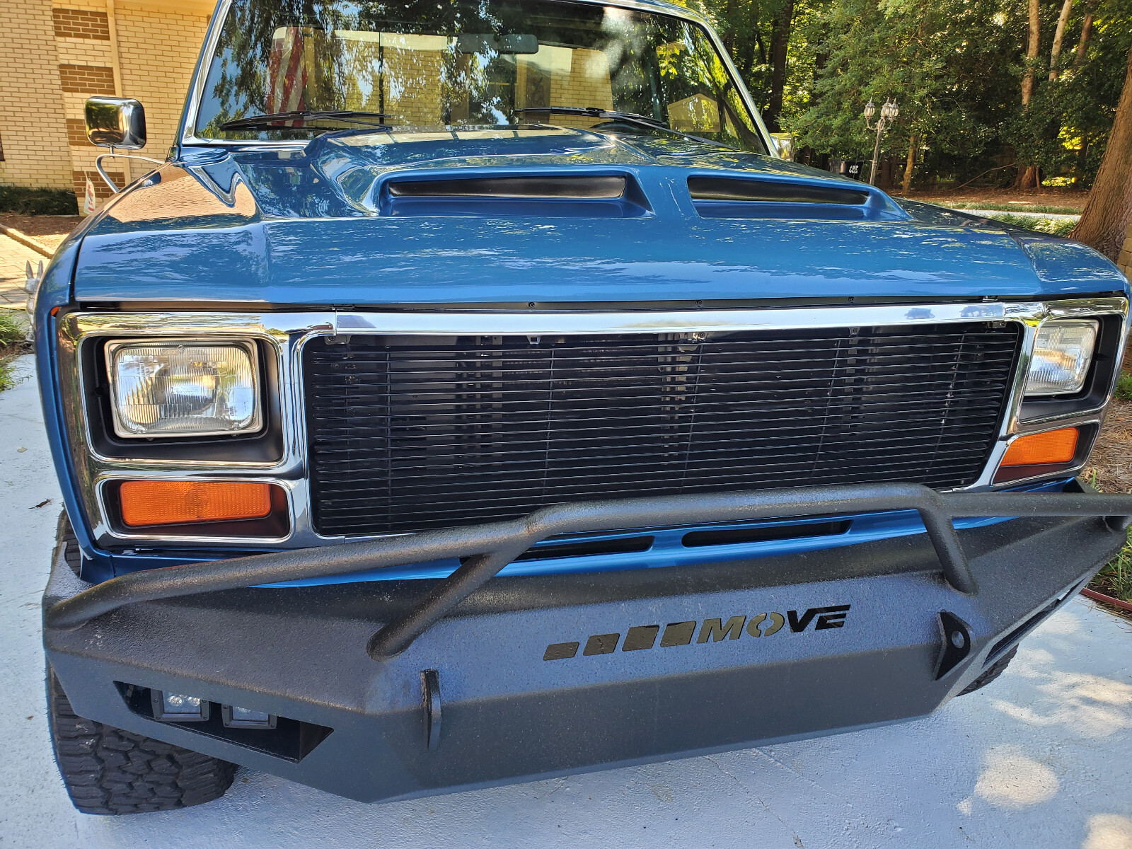 Ford-F-150-1984-Pickup-Truck-3