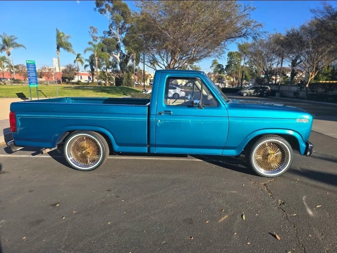 Ford-F-150-1985-10