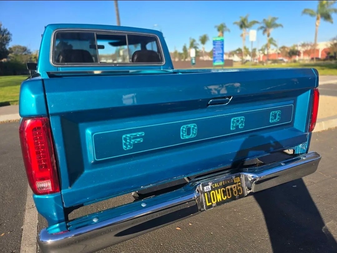 Ford-F-150-1985-15