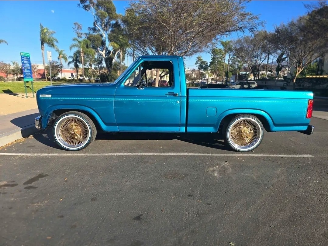 Ford-F-150-1985-4