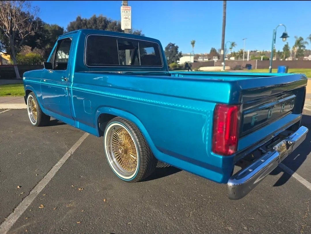 Ford-F-150-1985-5