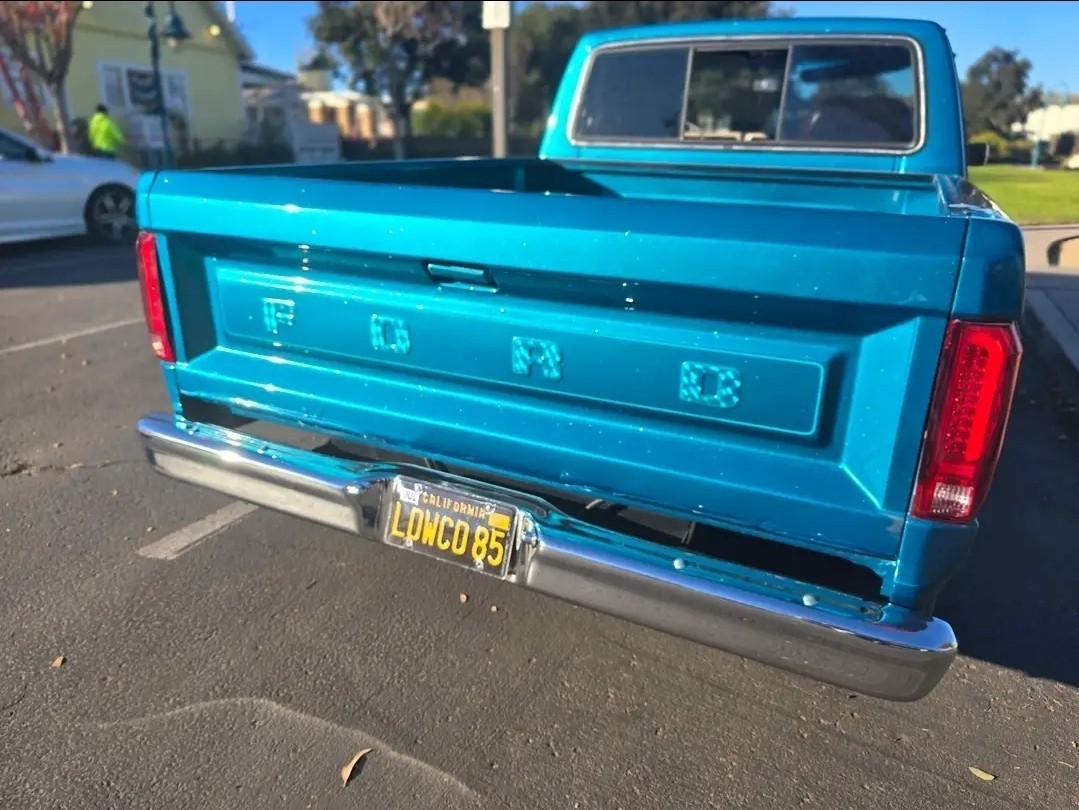 Ford-F-150-1985-6