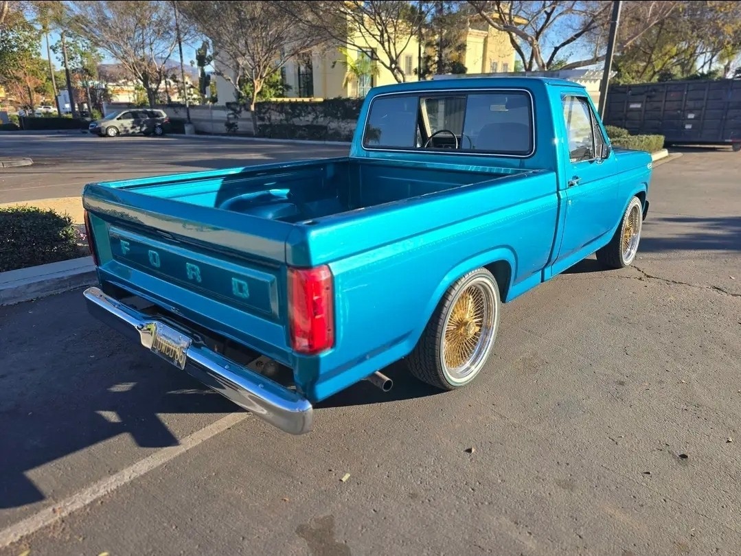 Ford-F-150-1985-9