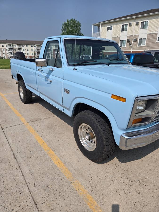 Ford F-150  1986 blue