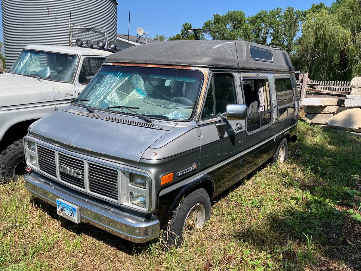 Ford-F-150-amp-gmc-g2500-1979-10